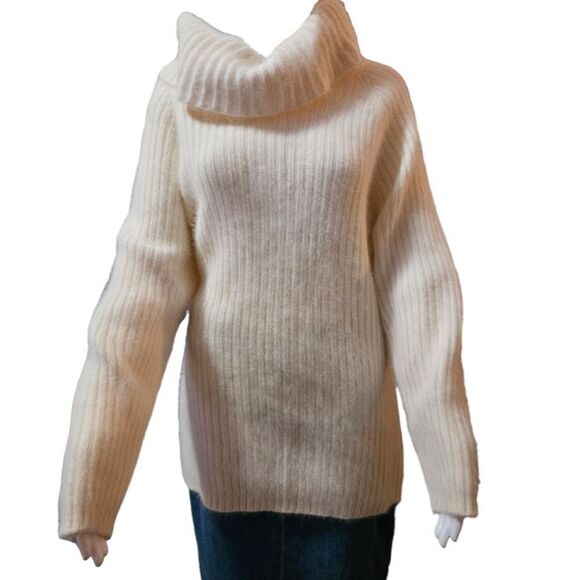 Madeleine Angora / Wool Blend Oversized Turtlenecck Sweater in Cream / O… - Picture 2 of 6